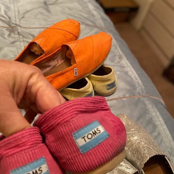 toms flat shoes in different colors size 8.5 - Picture 3 of 5